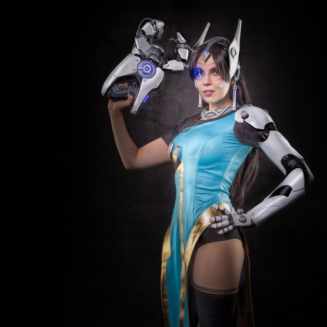 Este cosplay de Symmetra de Overwatch é simplesmente incrível